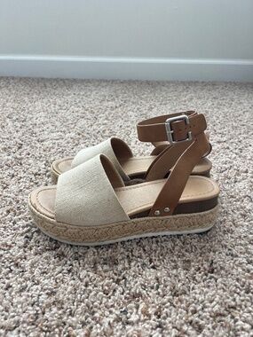 Espadrille platform sandals